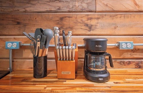 Lookout Valley Neighborhood Association Apartment | Lookout Tiny Cabin | 5 Min to Downtown Chattanooga