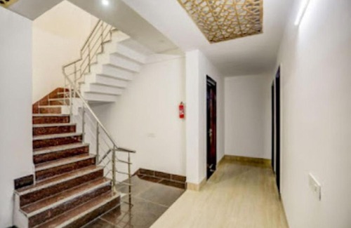 Sector 40 Hotel | Loomstay Premium-002 Huda Metro