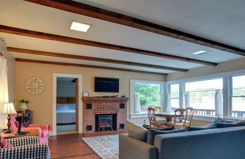 Scottsburg Cottage | Loon Lake Hideaway w/ Kayaks & Fishing Gear!