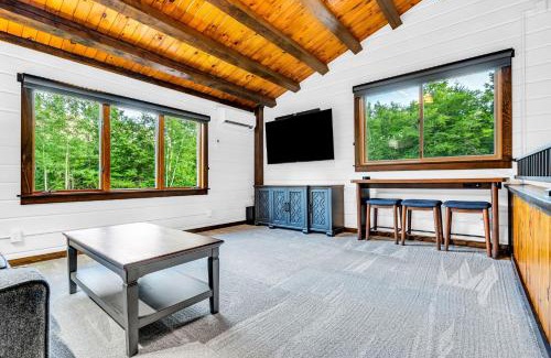 Kents Hill Ski Chalet | Loon Lodge