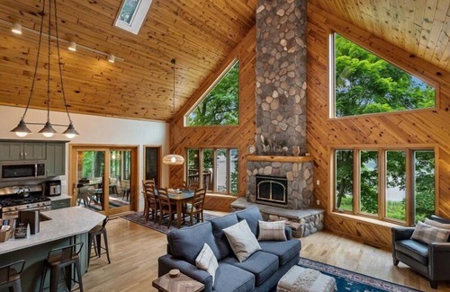 Crosby Cabin | Loon Star Lodge- close to bike trails and Crosby