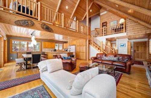 Grand Rapids House | Loon Star Lodge - Three Bedroom Log Home