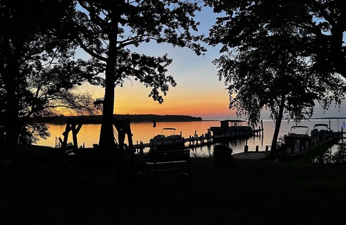 Isle Cabin | Loons Lodge Cabin at Castles Resort is right on the Mille Lacs Lake !