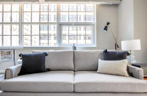Downtown Chicago Apartment | Loop 1BR w Gym Roof nr Millennium Park CHI-387