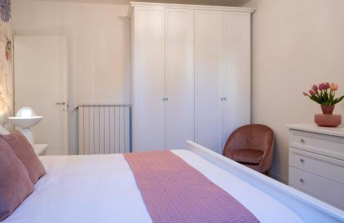 Albate Apartment | Lora rose suite ,free parking, self check in,2