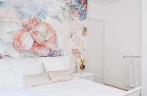 Albate Apartment | Lora rose suite ,free parking, self check in,2