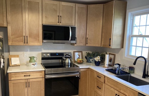 Lordship Cottage | Lordship Stratford , Ct 2Bed/2bath professional home Steps to Beach/bluffs/ eat