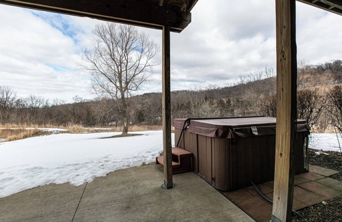 Dubuque Cabin | Lorelei Cabins Aster