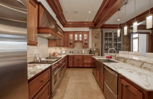 Mountain Village House | Lorian 4 Luxurious Ski-In Ski-Out Resort Condo - 4Bd, 3.5 Ba - Sleeps 12