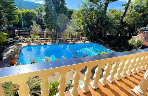 Southport House | Lorikeet house