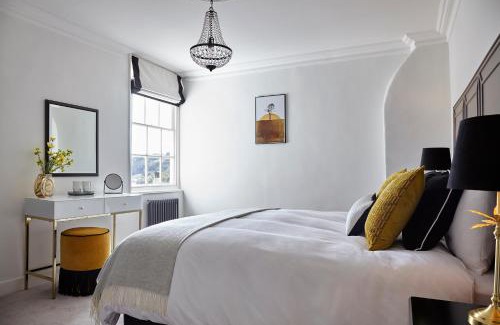 Totnes House | Lorna House Totnes