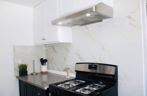 Monterey Park House | LOS ANGELES RED ROSE-HEART OF MONTEREY PARK
