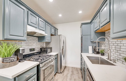 Valley Glen House | Los Angeles Townhome: Off-Street Parking & Balcony