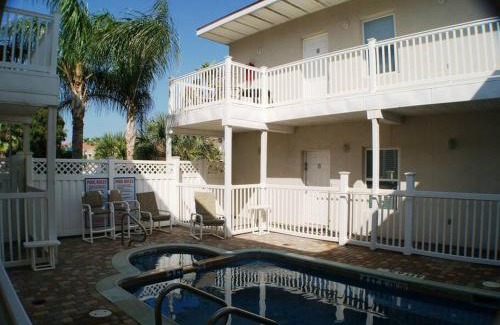 South Padre Island Apartment | Los Cabos II #1 Mid-island 2-3 minute walk beach access