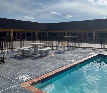 Los Fresnos Hotel | Los Fresnos Inn and Suites