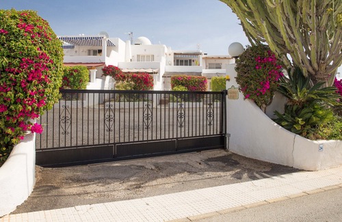 Vista de los Angeles-Rumina Apartment | Los Llanos, lovely 2 bedroom, 1 bathroom 2 minute walk to the beach front