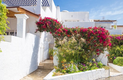 Vista de los Angeles-Rumina Apartment | Los Llanos, lovely 2 bedroom, 1 bathroom 2 minute walk to the beach front