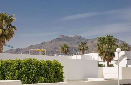 Vista de los Angeles-Rumina Apartment | Los Llanos, lovely 2 bedroom, 1 bathroom 2 minute walk to the beach front