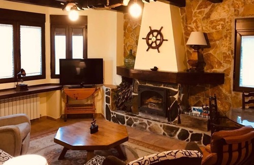 Ituero y Lama House | Los Olivos Tourist House