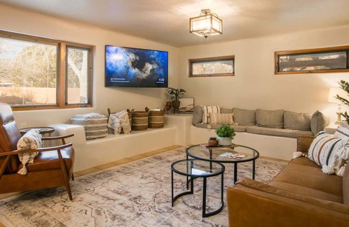 Alamedan Valley House | Los Ranchos Elegant Adobe