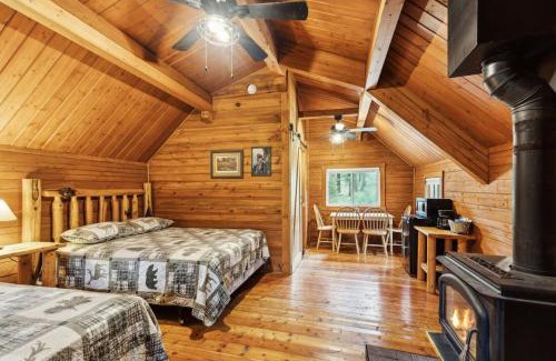 Grantsdale House | Lost Horse Lodge Double Queen Cabin 21