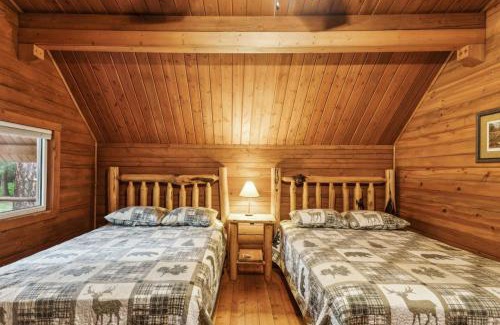 Grantsdale House | Lost Horse Lodge Double Queen Cabin 19 - PetsOK