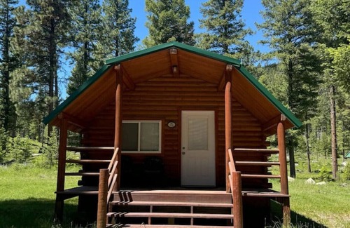 Grantsdale Cabin | Lost Horse Resort - Double Queen Cabin #15