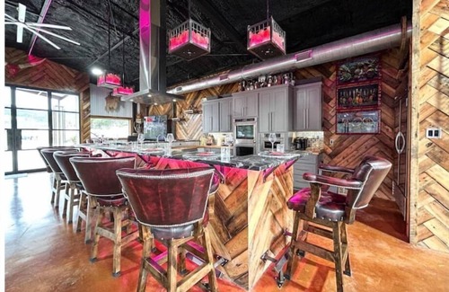 Vanderpool House | Lost Maples Estates - Barndo