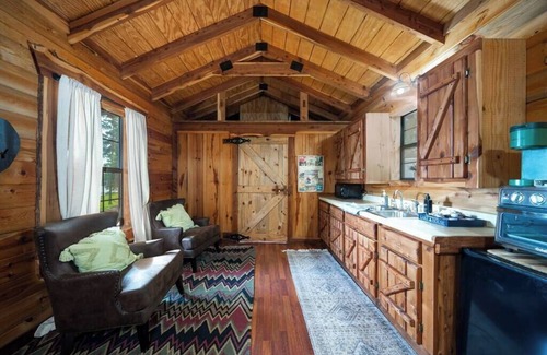 Lone Star House | Lost Pines Lake House * WITH HOT TUB*