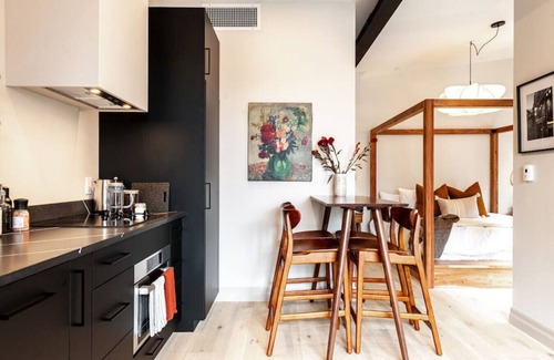 Stratford Apartment | Lot 44: Wood Forbes Unit 1 (King + Fireplace)