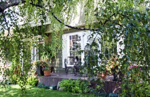 Red Deer House | Lots of Life in Red Deer