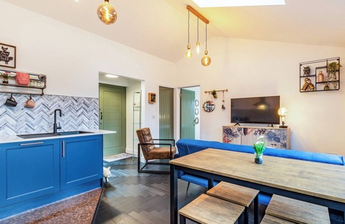 Maidstone Cottage | Lottie's Luxurious Lodge - UK36784