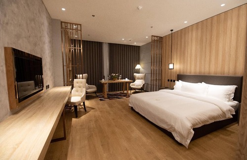 Naga Hotel | LOTUS BLU HOTEL NAGA
