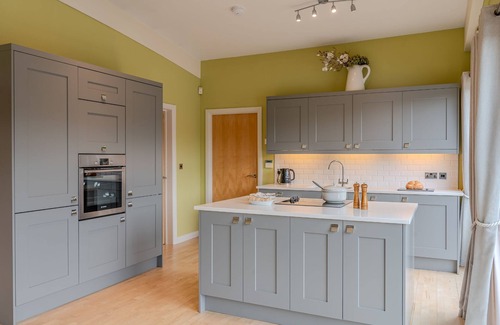 Richmond Cottage | Louis - a lodge that sleeps 6 guests in 3 bedrooms