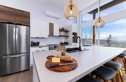 Les Eboulements House | Louis Cyr 70: Spectacular view, Billiards and Spa