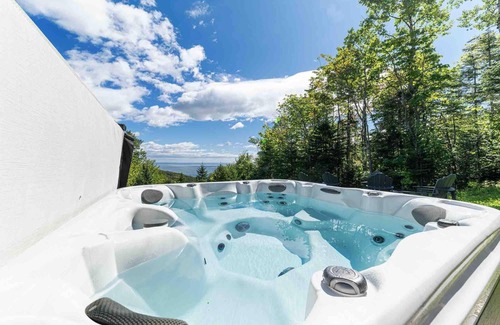 Les Eboulements House | Louis Cyr 70: Spectacular view, Billiards and Spa