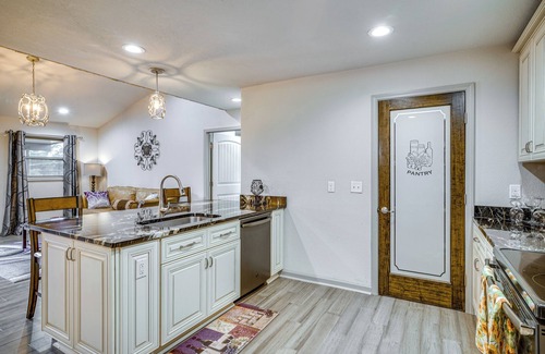 Moss Bluff House | Louisiana Abode - Balcony, Pool Table & Lake Views