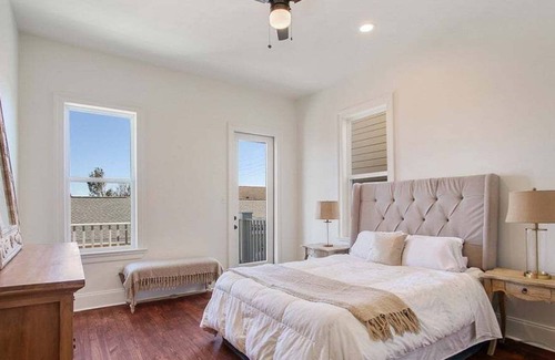Faubourg Delassize Condo | Louisiana Villa sleeps 8