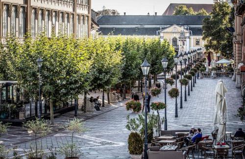 Esztergom Apartment | LouLou's Central Apartment with cosy balcony