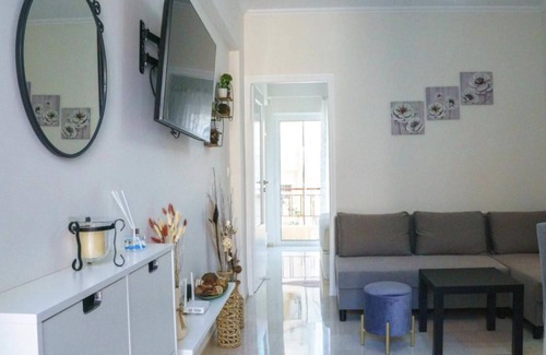 Loutraki Apartment | Loutraki Coastal Apartment Retreat