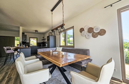 Tratten House | Lovely apartment in villa for 6 guests with WIFI, TV, terrace, pets allowed and parking