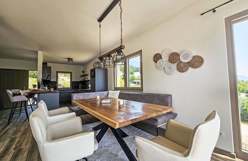 Bodensdorf House | Lovely apartment in villa for 6 people with WIFI, TV, terrace, pets allowed and parking