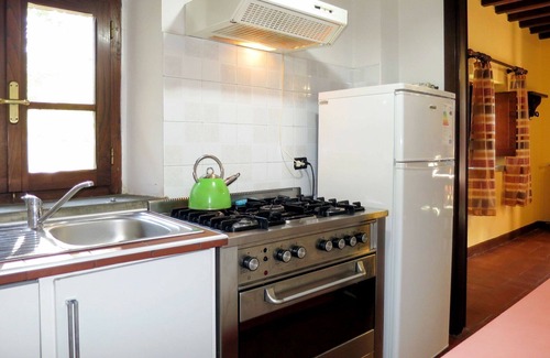 Monte Santa Maria Tiberina House | Lovely apartment in villa for 6 guests with pool, WIFI, patio, pets allowed and parking