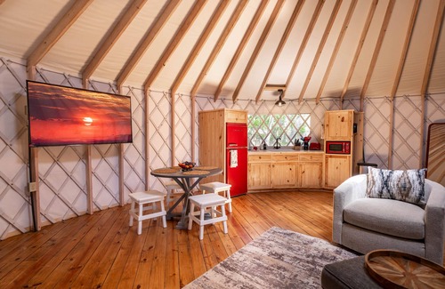 Bandera Cabin | Love Bird Yurt/Cold A/C! Hot Tub/Medina River/Couples Yurt/Close to Town!