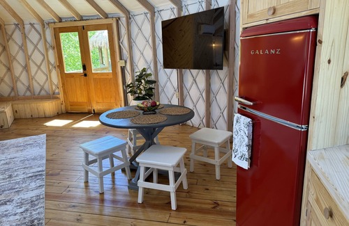 Bandera Cabin | Love Bird Yurt/Cold A/C! Hot Tub/Medina River/Couples Yurt/Close to Town!