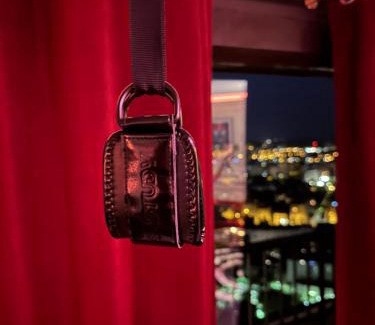 Bourg-l'Eveque Hotel | Love Horizons