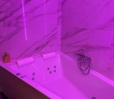 Bourg-l'Eveque Hotel | Love Horizons