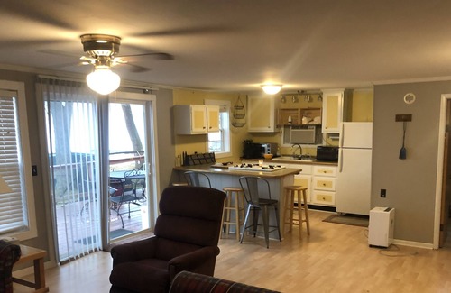 Athens House | Love Life On The Lake