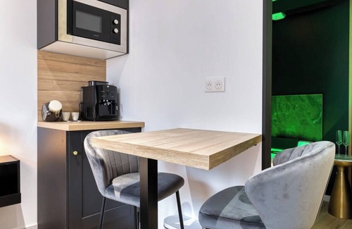 Sotteville-les-Rouen Apartment | Love Room : Pour un séjour en amoureux