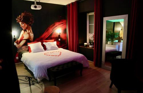 Downtown Angers Apartment | love room gold - les delices rooms